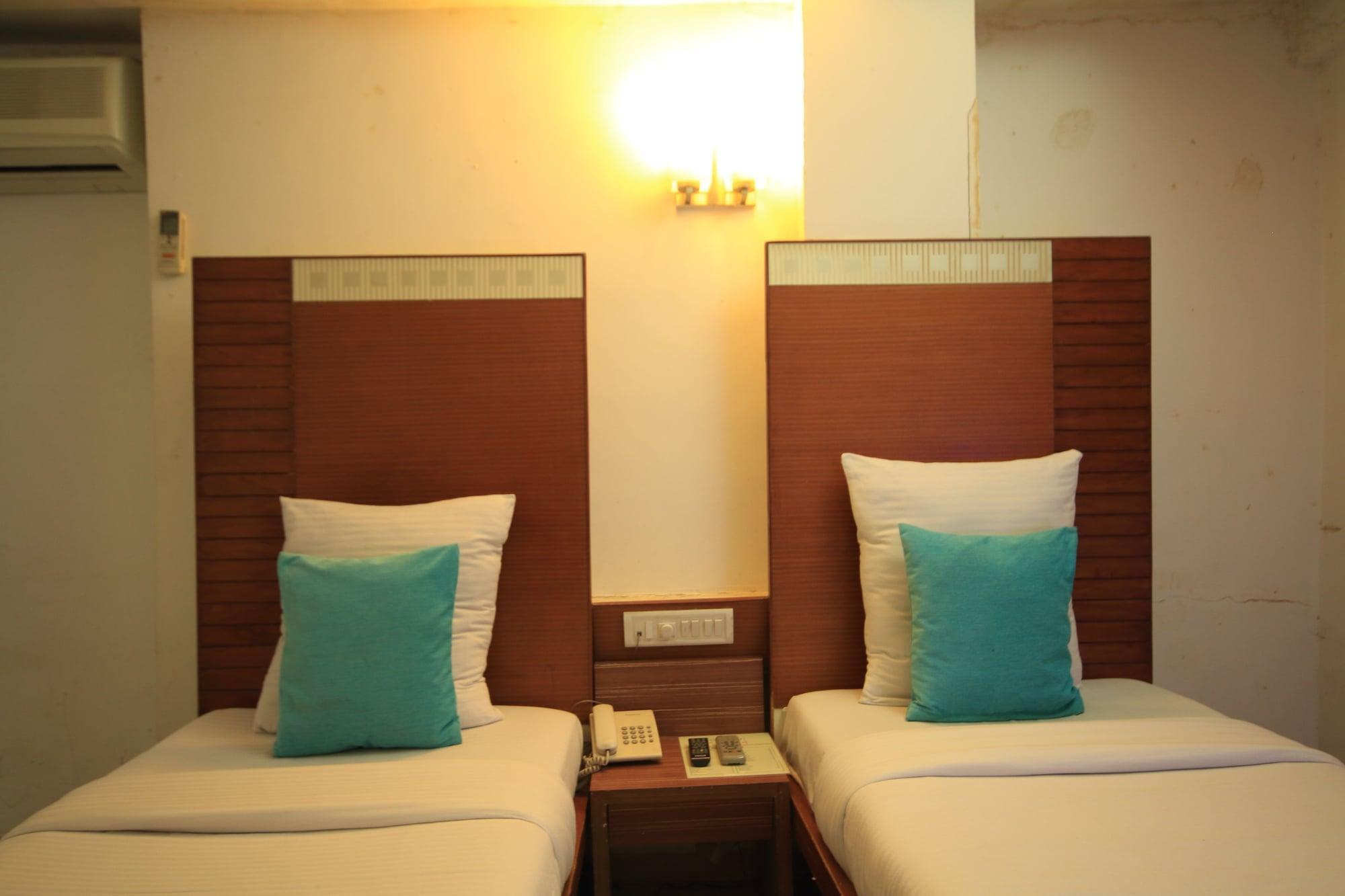 Fabhotel Kadamb Inn Ахмедабад Екстериор снимка