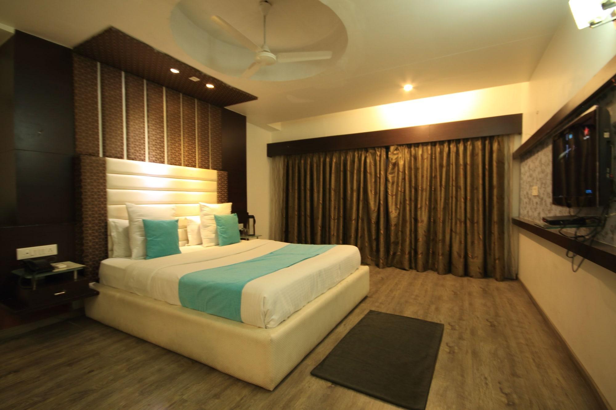 Fabhotel Kadamb Inn Ахмедабад Екстериор снимка