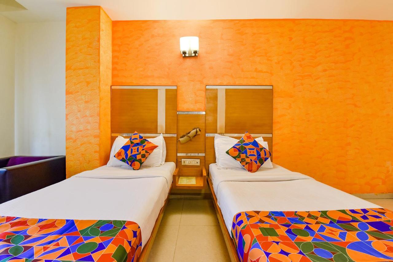 Fabhotel Kadamb Inn Ахмедабад Екстериор снимка