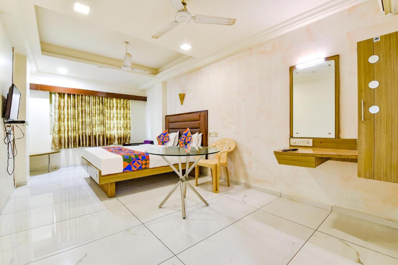 Fabhotel Kadamb Inn Ахмедабад Екстериор снимка