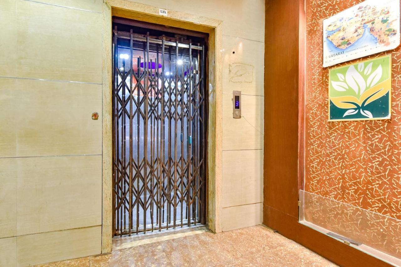 Fabhotel Kadamb Inn Ахмедабад Екстериор снимка