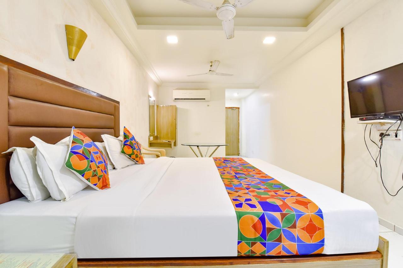 Fabhotel Kadamb Inn Ахмедабад Екстериор снимка