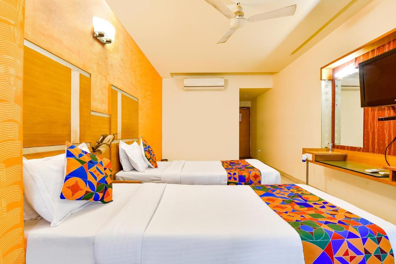 Fabhotel Kadamb Inn Ахмедабад Екстериор снимка